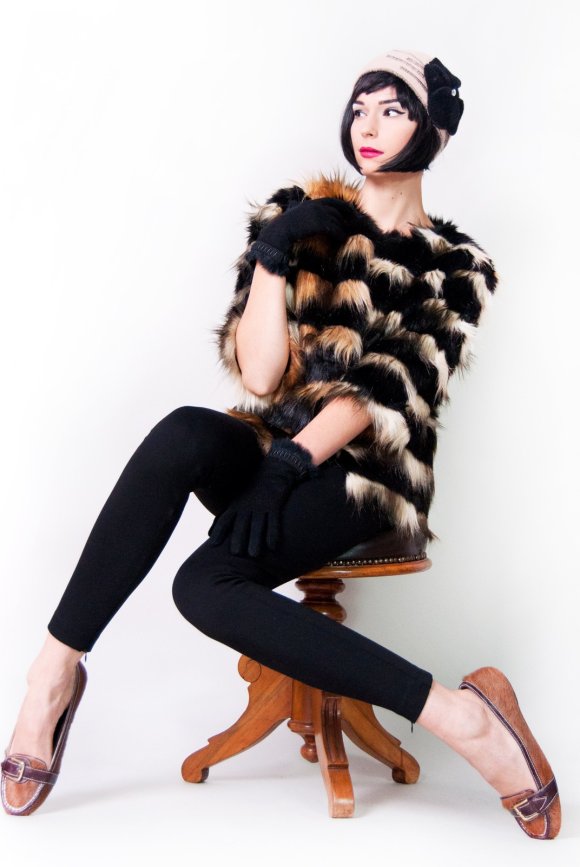 Narzutka-kurtka futrzane pasy